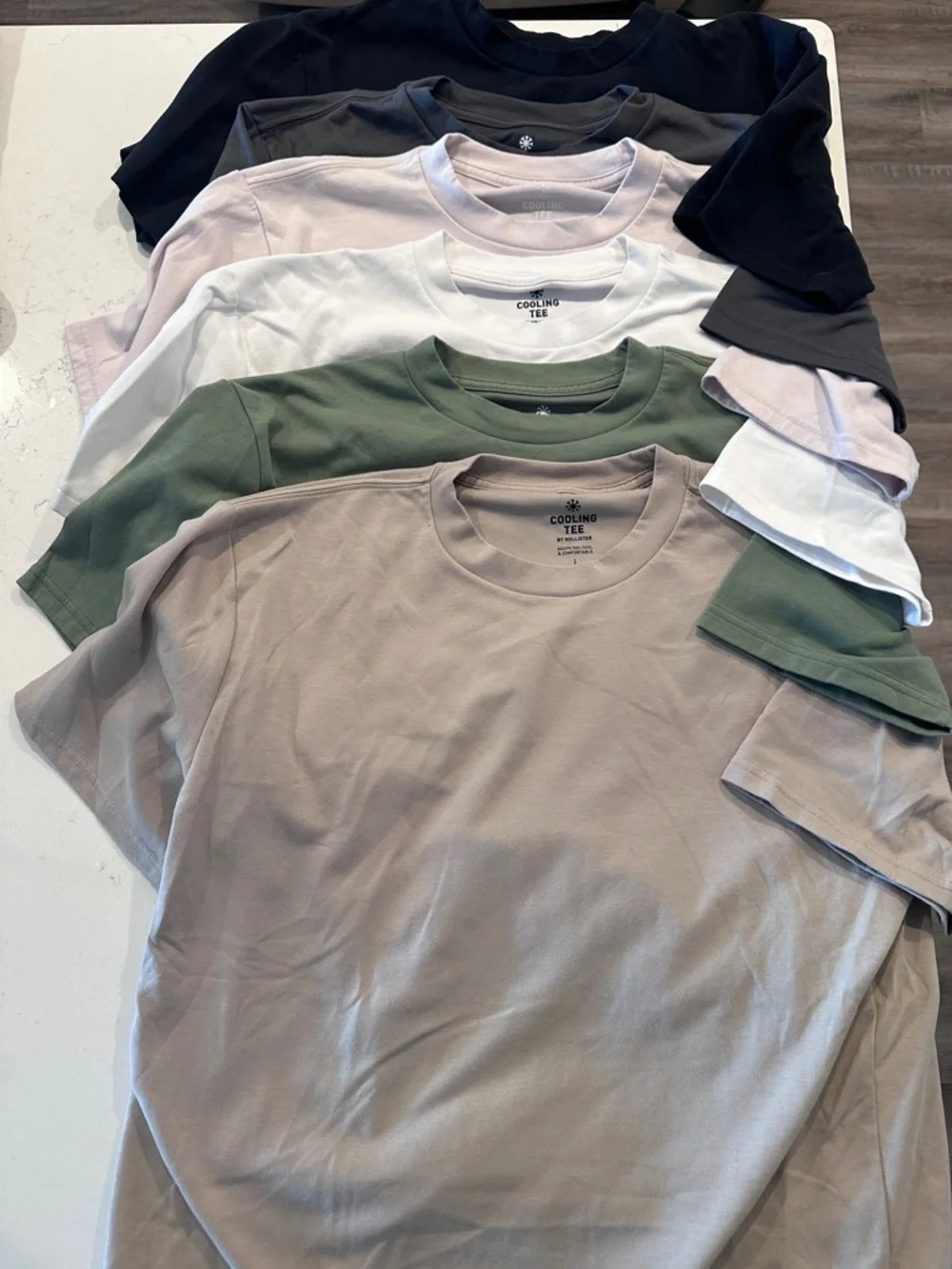 Bundle of 6 Hollister Men’s Crewneck Short Sleeve Cooling Tees - Picture 5 of 6